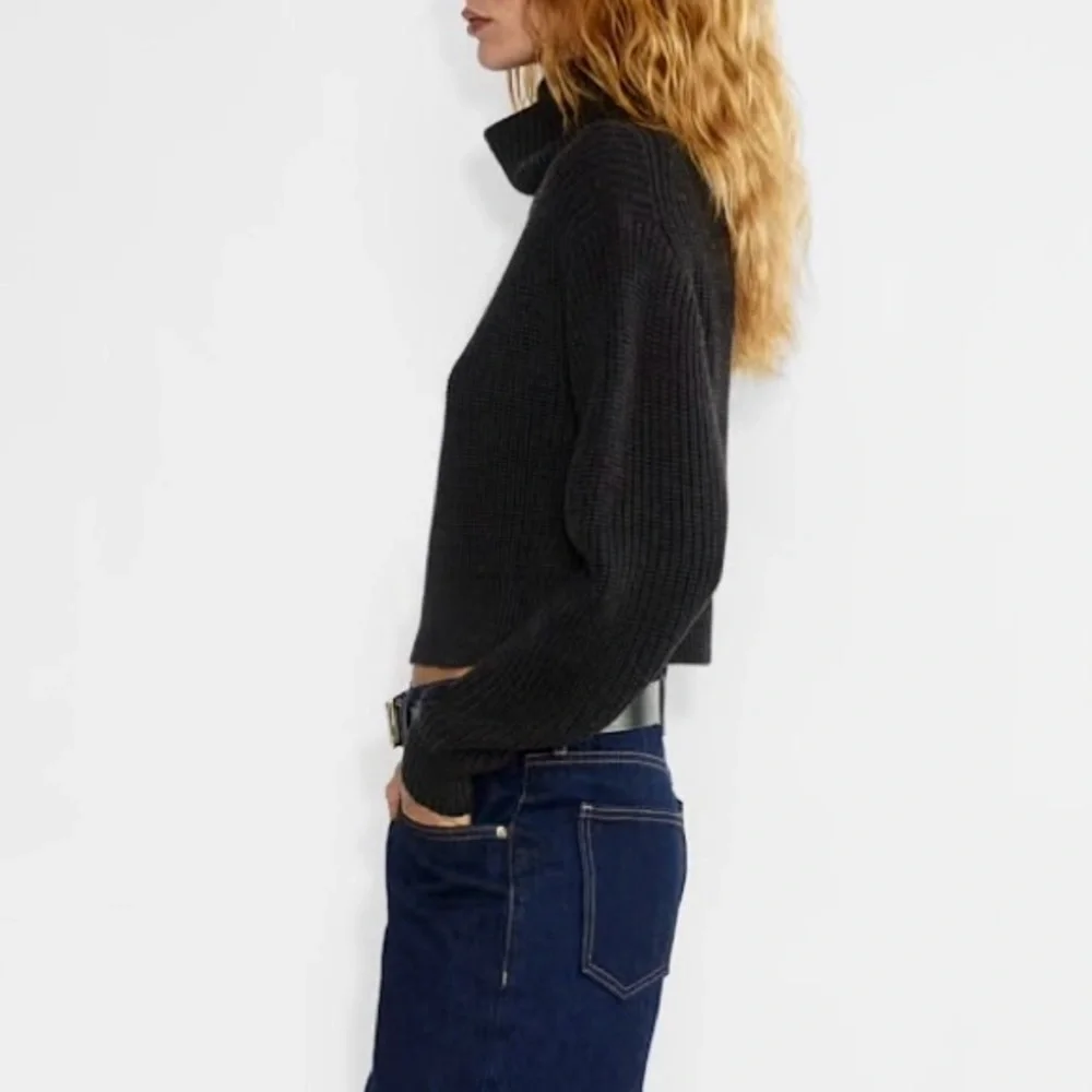 Aritzia Wilfred 100% merino wool waist turtleneck sweater. 🖤 - Picture 3 of 8